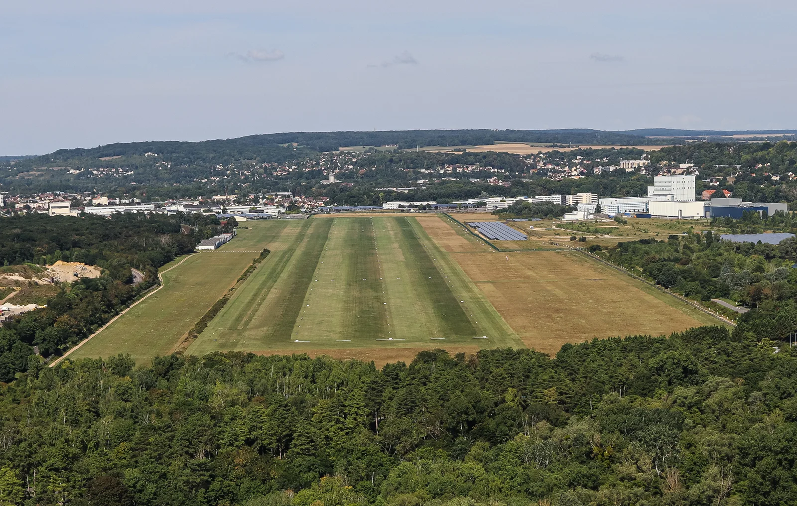 Vue aérienne de la piste de l'aérodrome