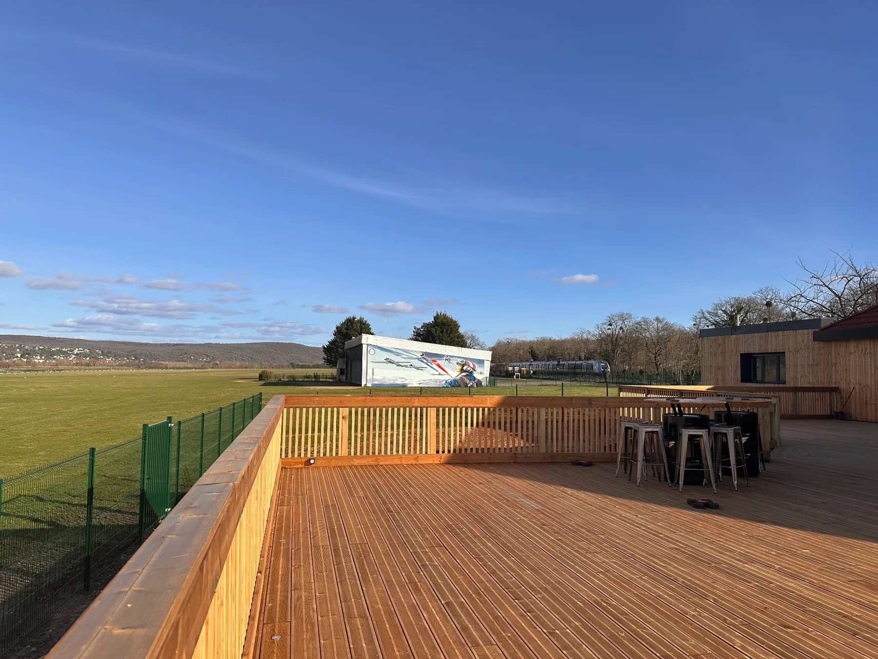 Terrasse panoramique avec vue sur les pistes