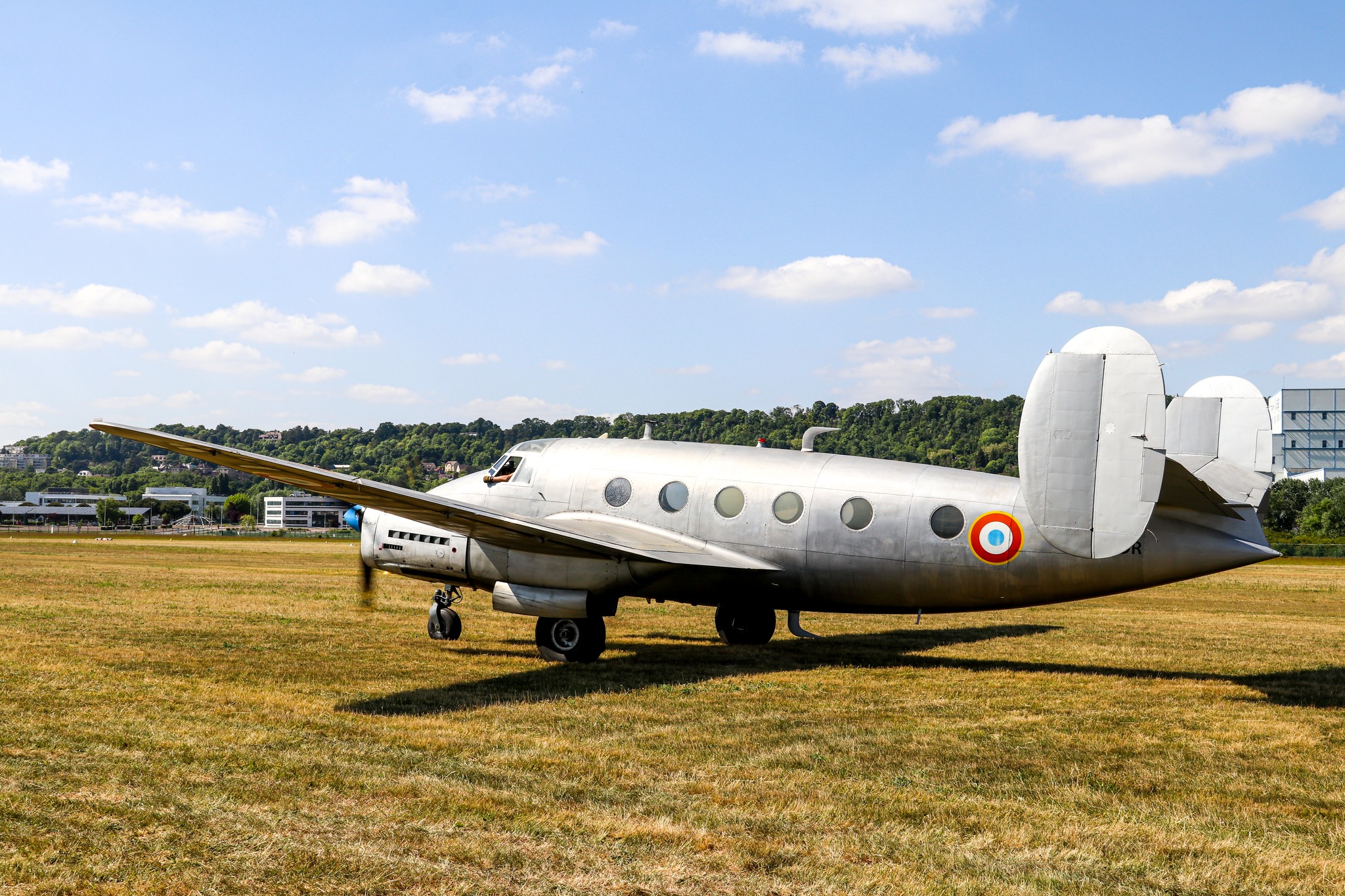 Noratlas sur la piste de l'aérodrome
